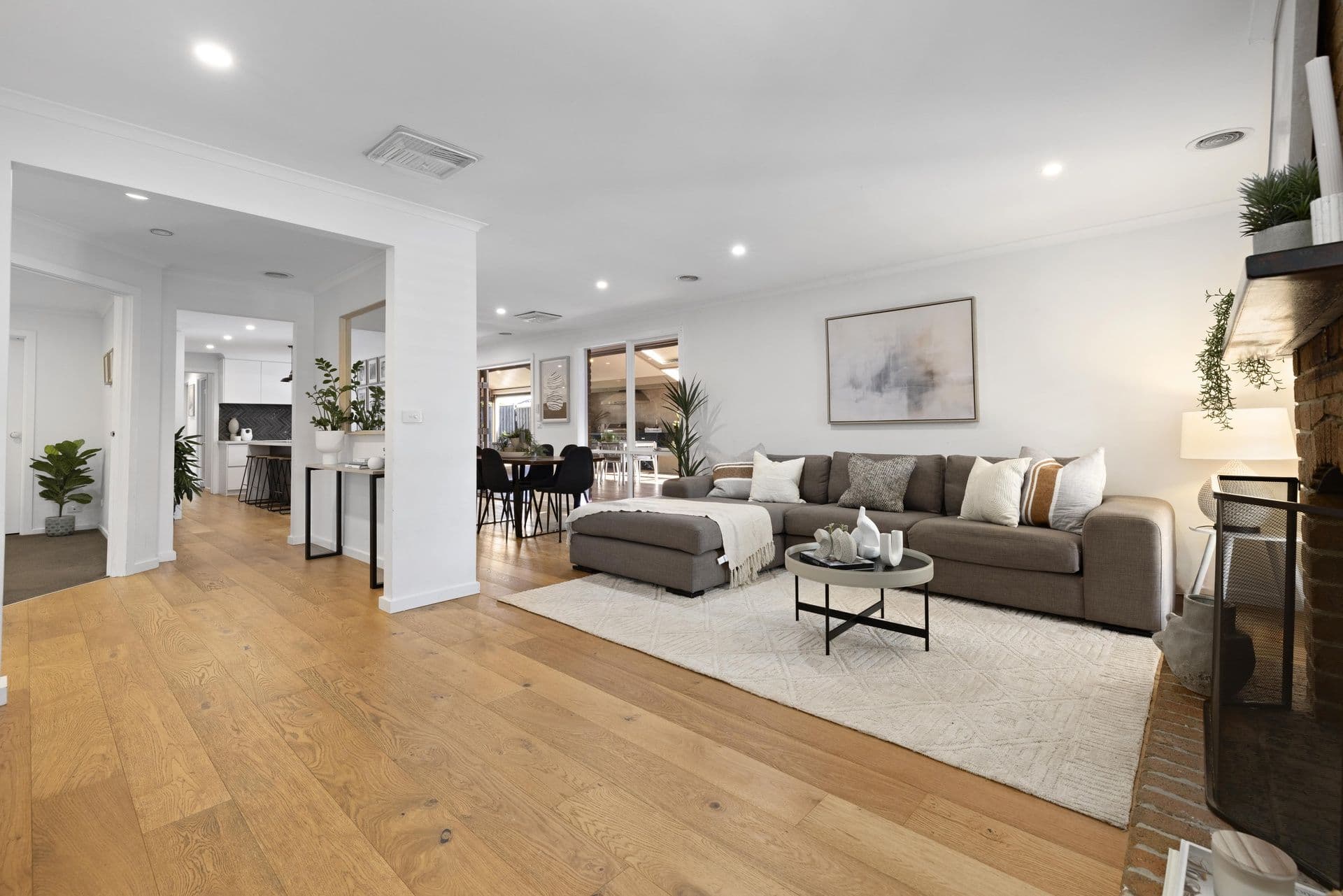 21 Hedgeley Drive, Berwick VIC 3806, Berwick - Thumbnail 2