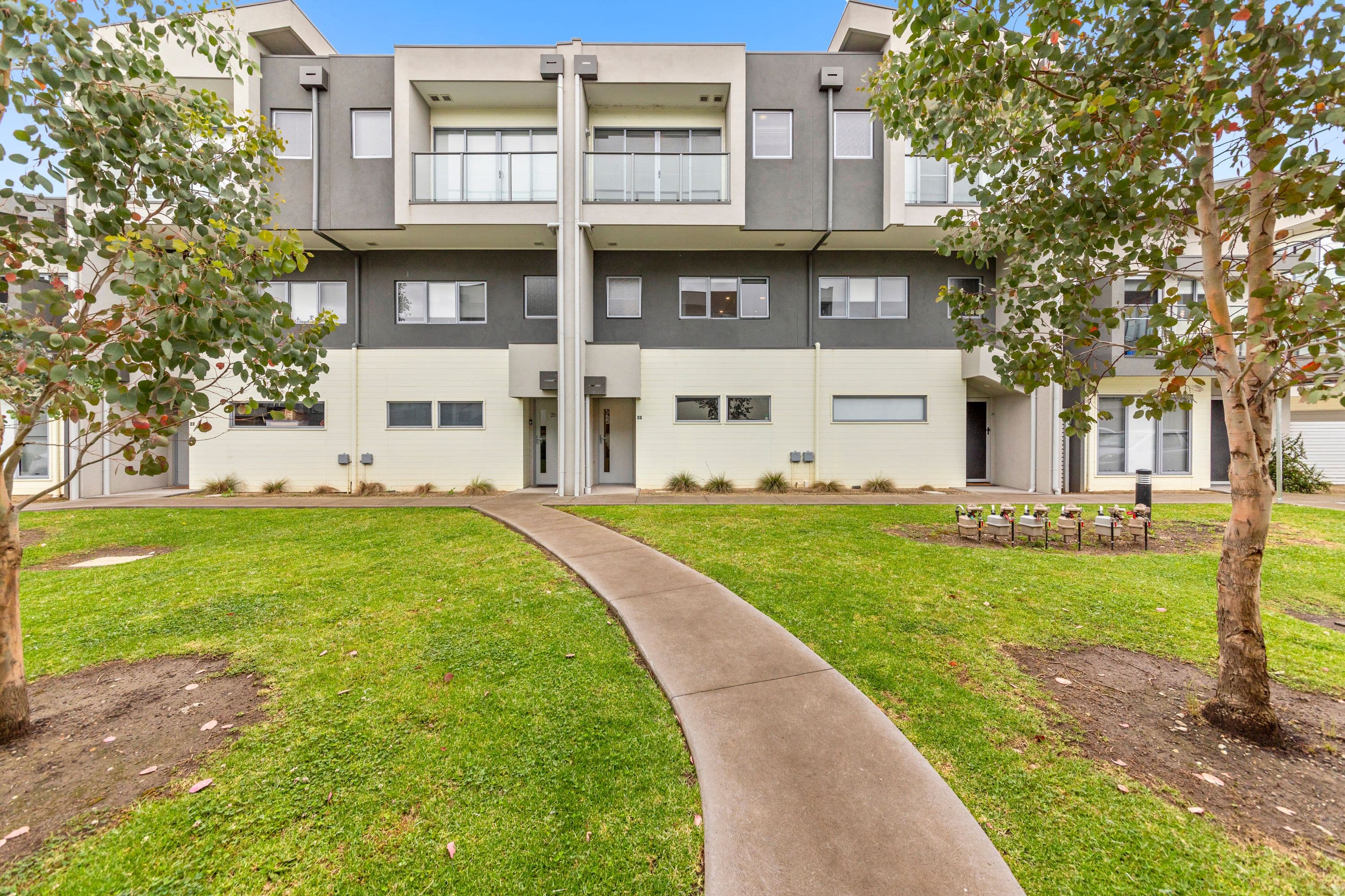 23 Topal Drive, Officer VIC 3809, Officer - Thumbnail 2