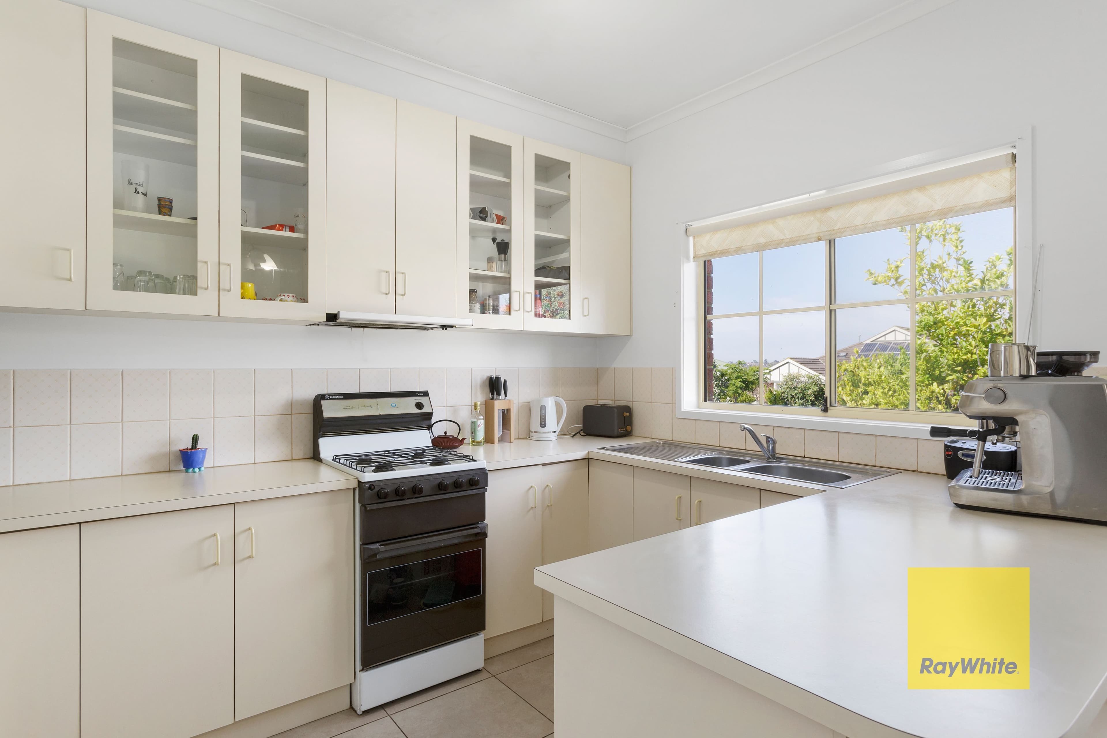 13 Hemswell Court, Highton VIC 3216, Highton - Thumbnail 3