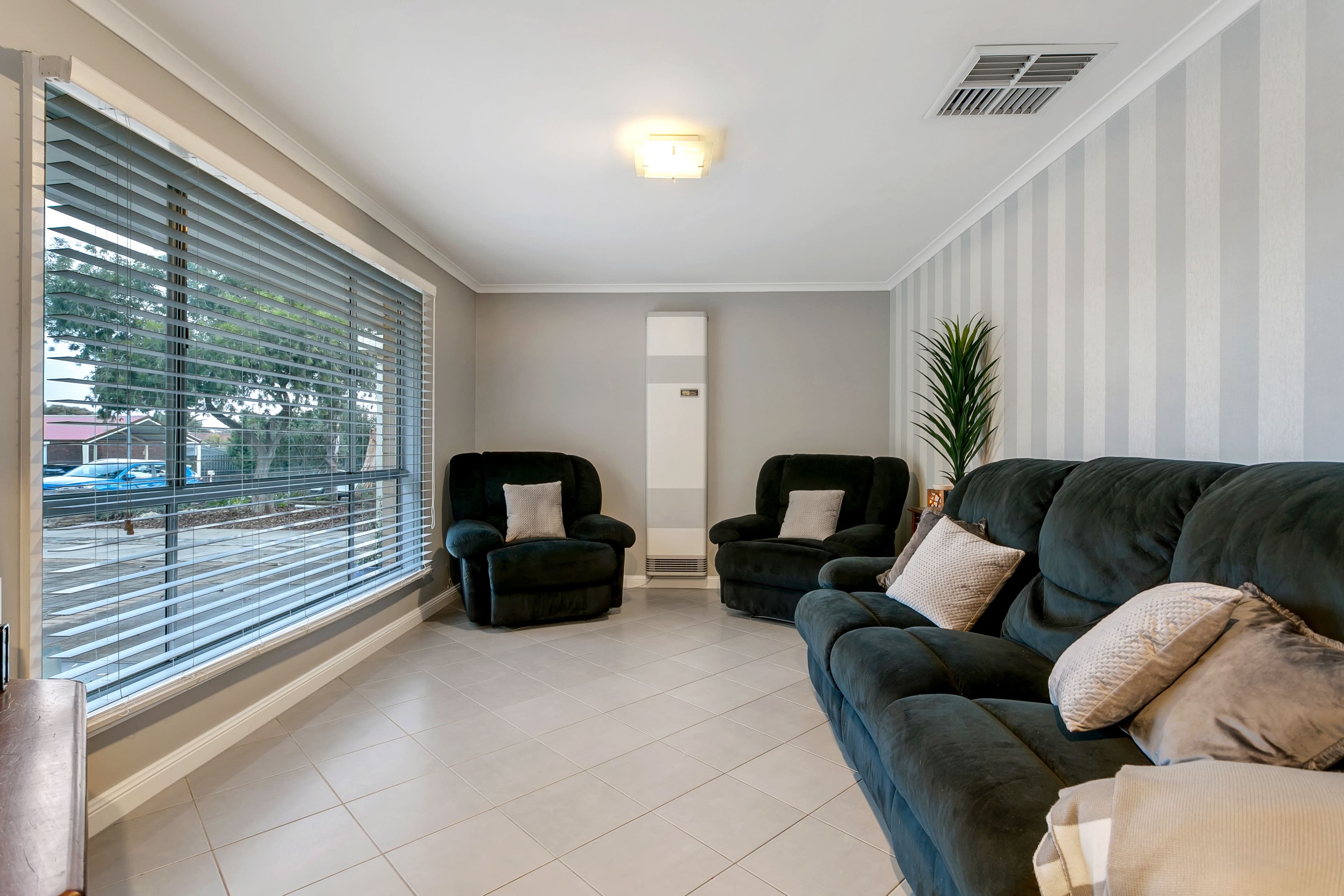 16 Frazer Avenue, Gulfview Heights SA 5096, Gulfview Heights - Thumbnail 2