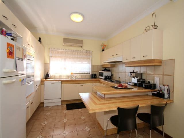 18A Cumberland Avenue, GEORGES HALL NSW 2198, Georges Hall - Thumbnail 3