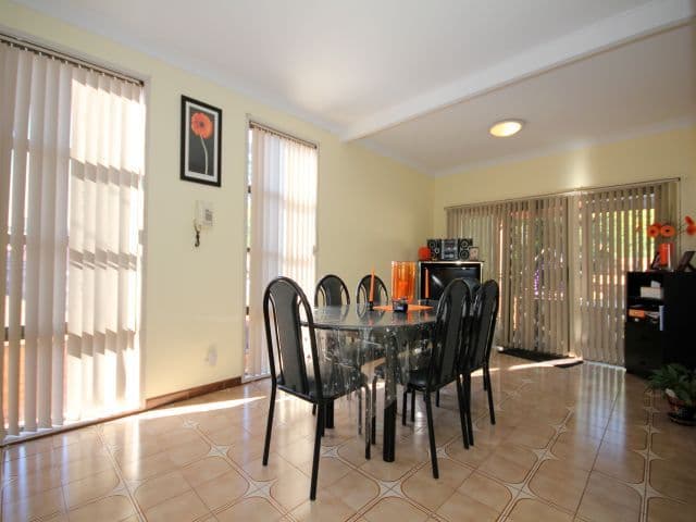 18A Cumberland Avenue, GEORGES HALL NSW 2198, Georges Hall - Thumbnail 4