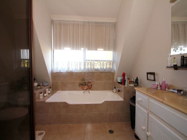 18A Cumberland Avenue, GEORGES HALL NSW 2198, Georges Hall - Thumbnail 8