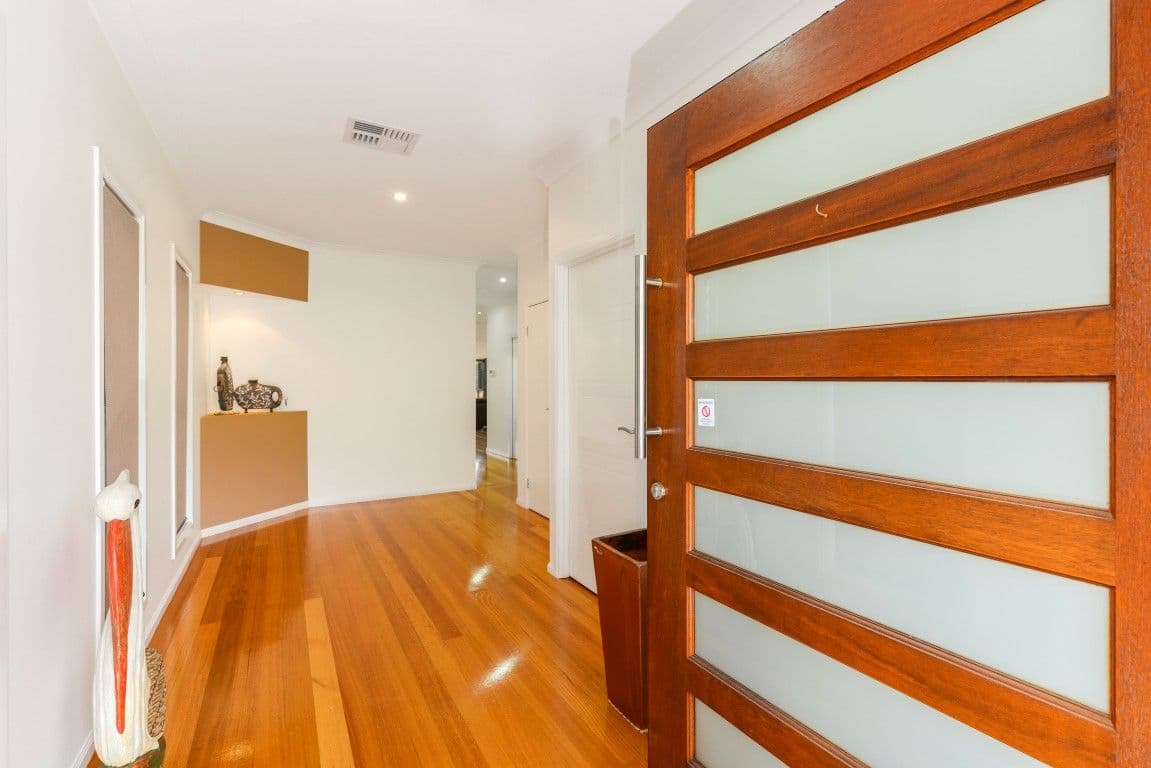 294 Ferguson Road, SEVEN HILLS QLD 4170, Seven Hills - Thumbnail 2