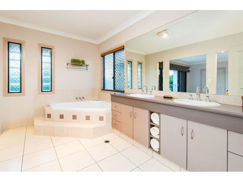 38 Craig Street, WISHART QLD 4122, Wishart - Thumbnail 5