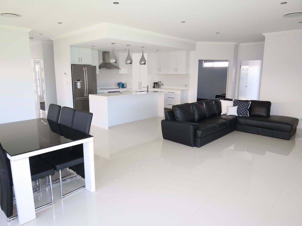 8 Sandown Street, Emerald QLD 4720, Emerald - Thumbnail 3