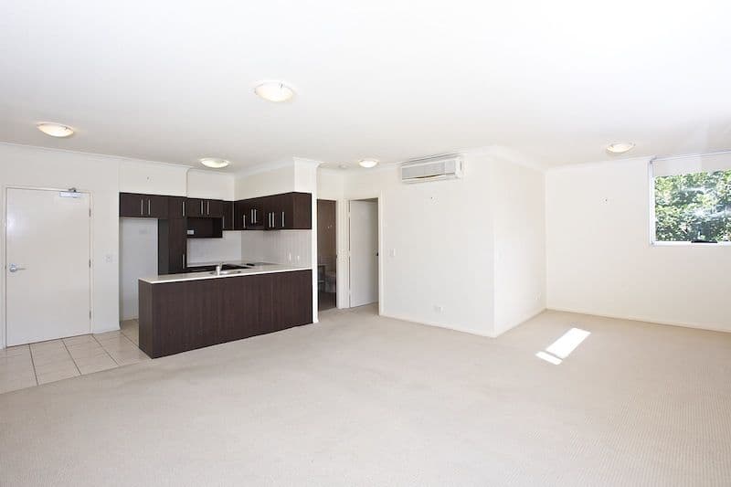 5 Carey Lane, SOUTHPORT QLD 4215, Southport - Thumbnail 5