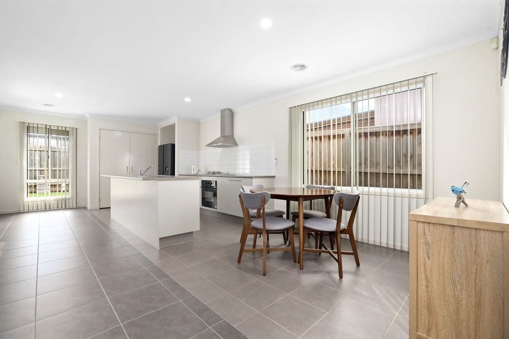 18 Timbarra Drive, Werribee VIC 3030, Werribee - Thumbnail 3