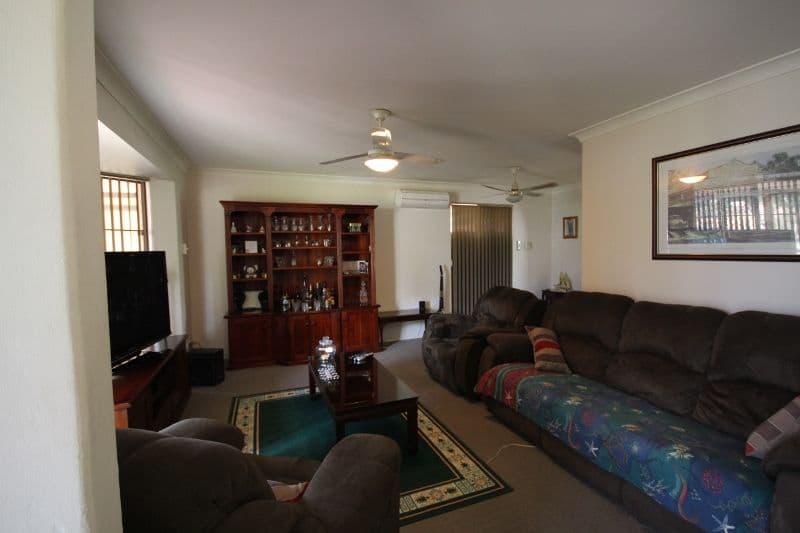 68 MOORPARK Avenue, YANCHEP WA 6035, Yanchep - Thumbnail 2