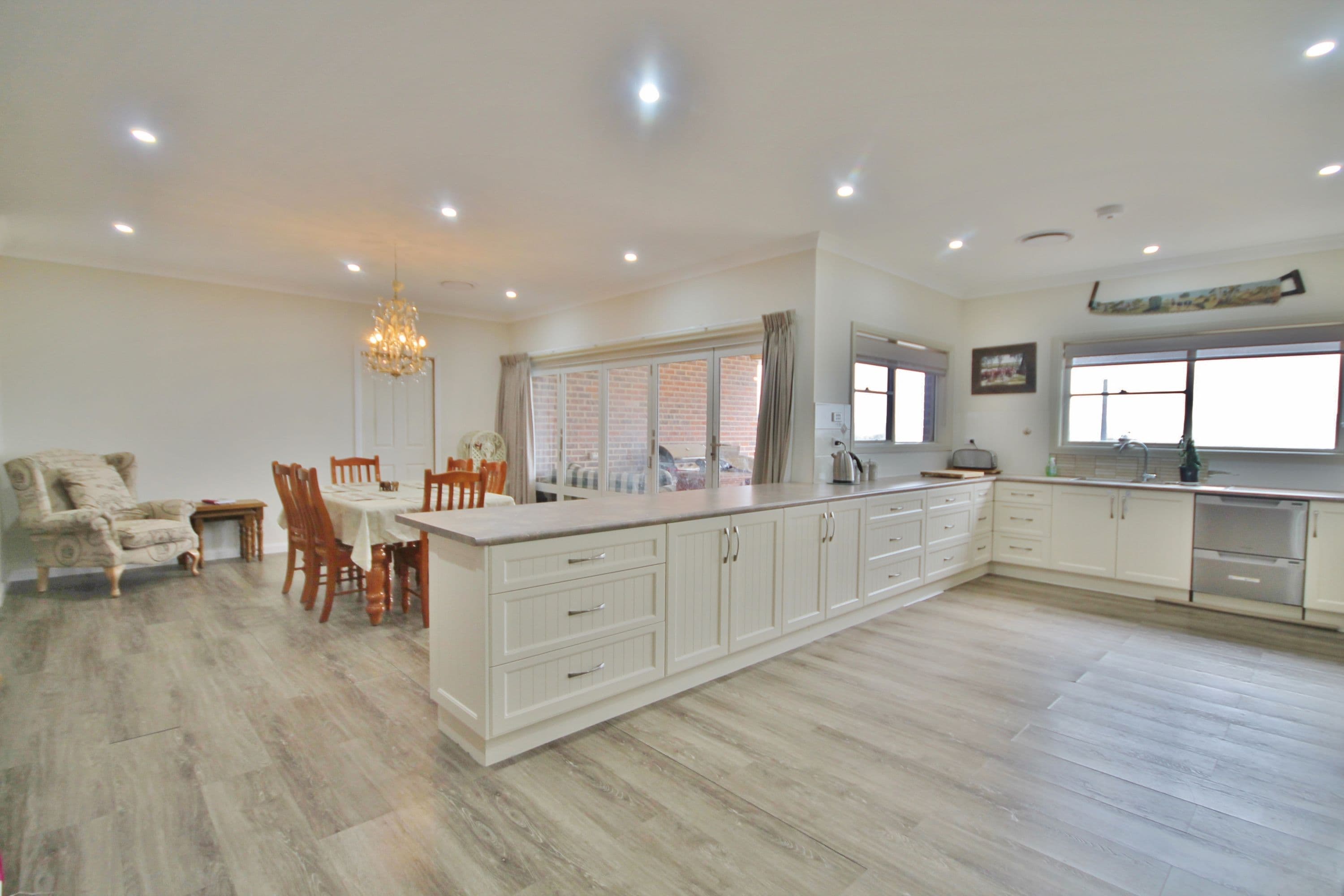 127 Dananbilla Drive, Young - Thumbnail 2
