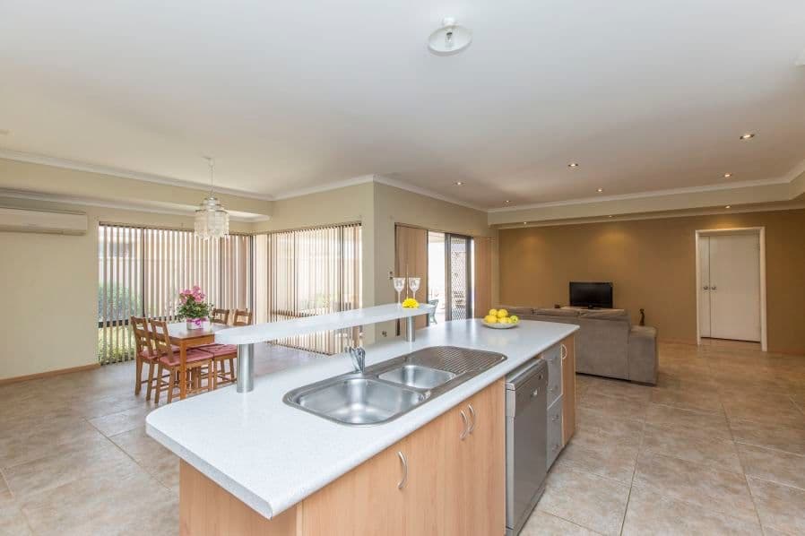 2 Rupara Circle, QUINNS ROCKS WA 6030, Quinns Rocks - Thumbnail 2