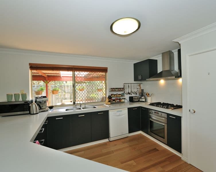 16 Halfmoon Place, WAIKIKI WA 6169, Waikiki - Thumbnail 2