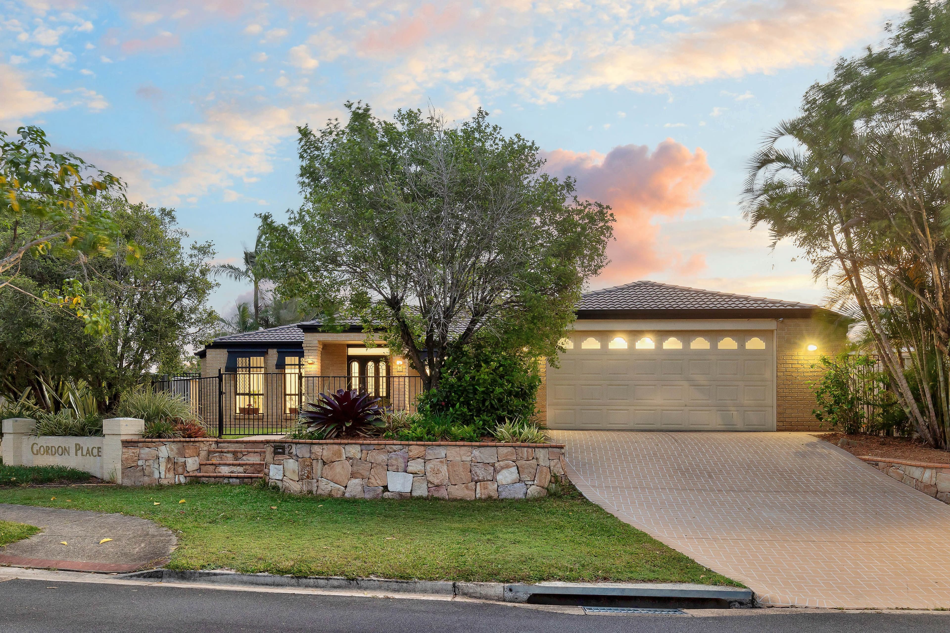 2 Gordon Place, Parkinson QLD 4115, Parkinson - Image 1