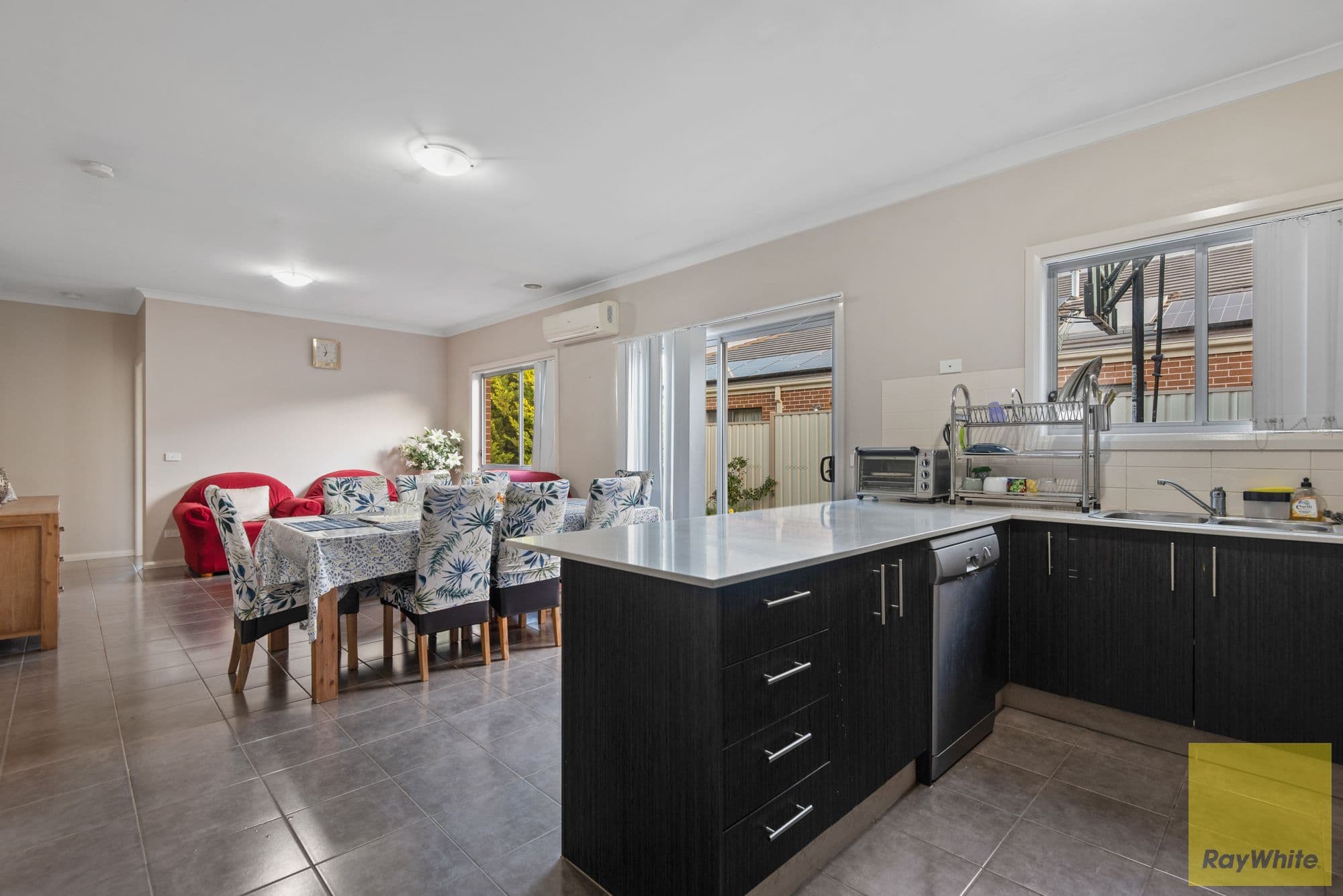 17 Holland Crescent, Truganina VIC 3029, Truganina - Thumbnail 5