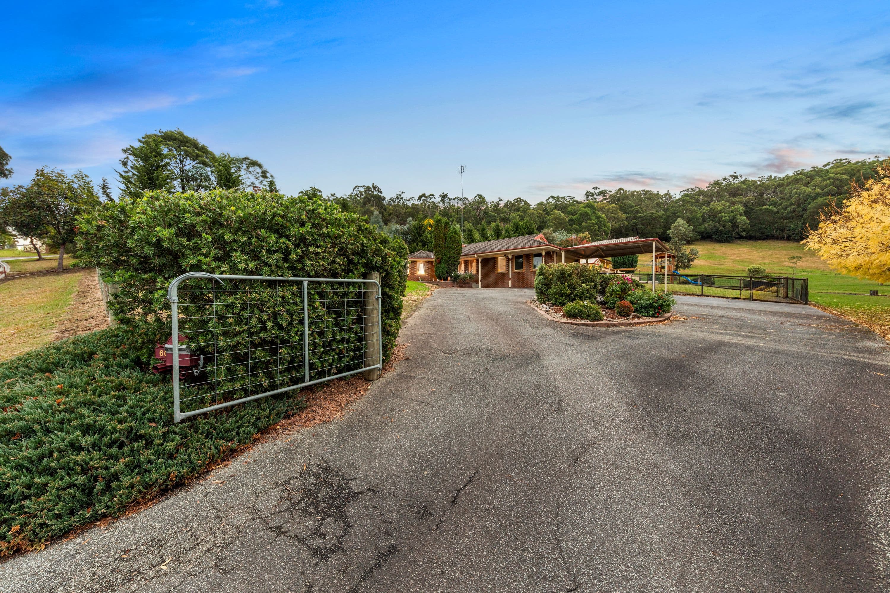 60 Bellbird Close, Pakenham VIC 3810, Pakenham - Thumbnail 2
