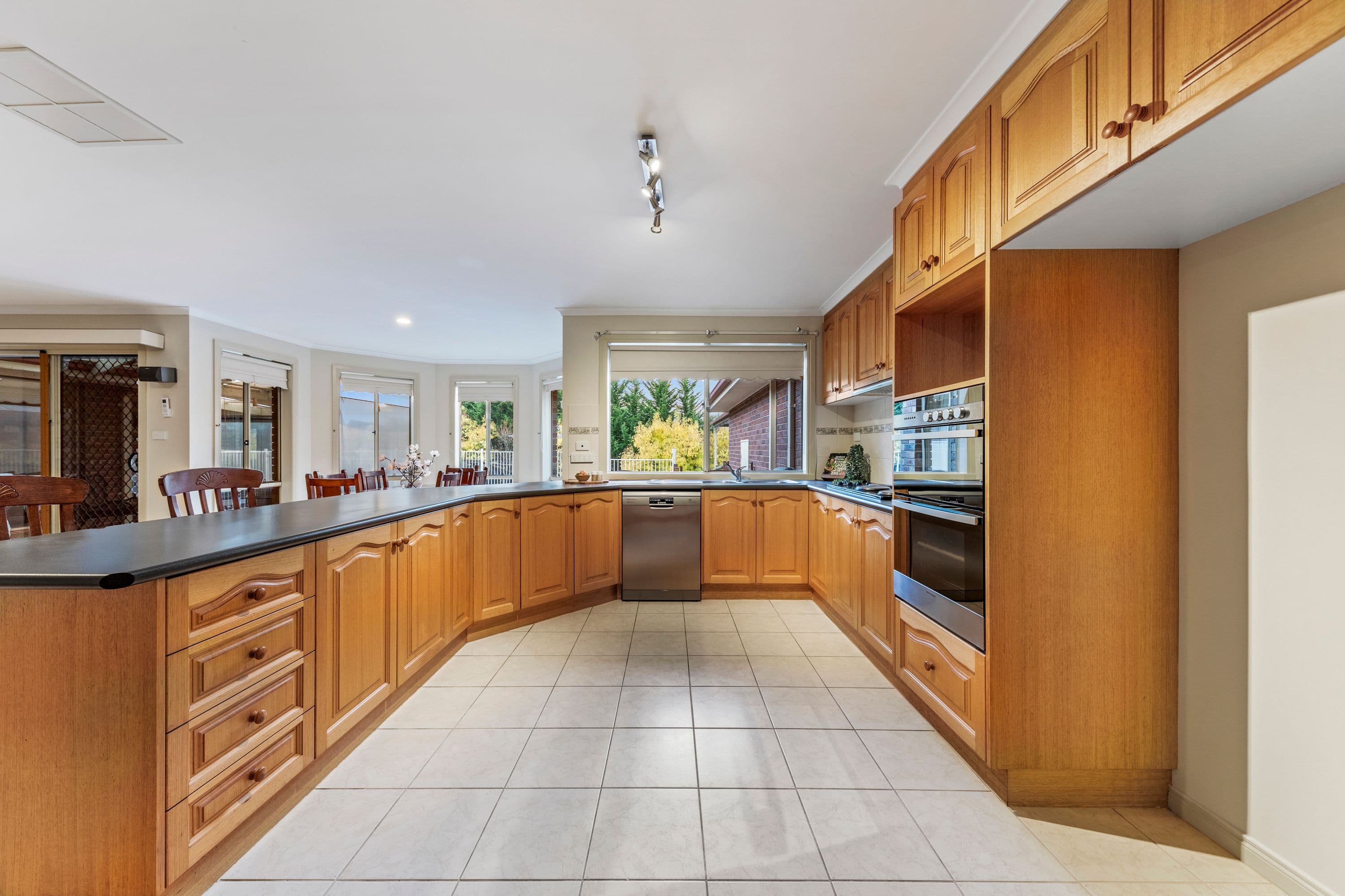 60 Bellbird Close, Pakenham VIC 3810, Pakenham - Thumbnail 5