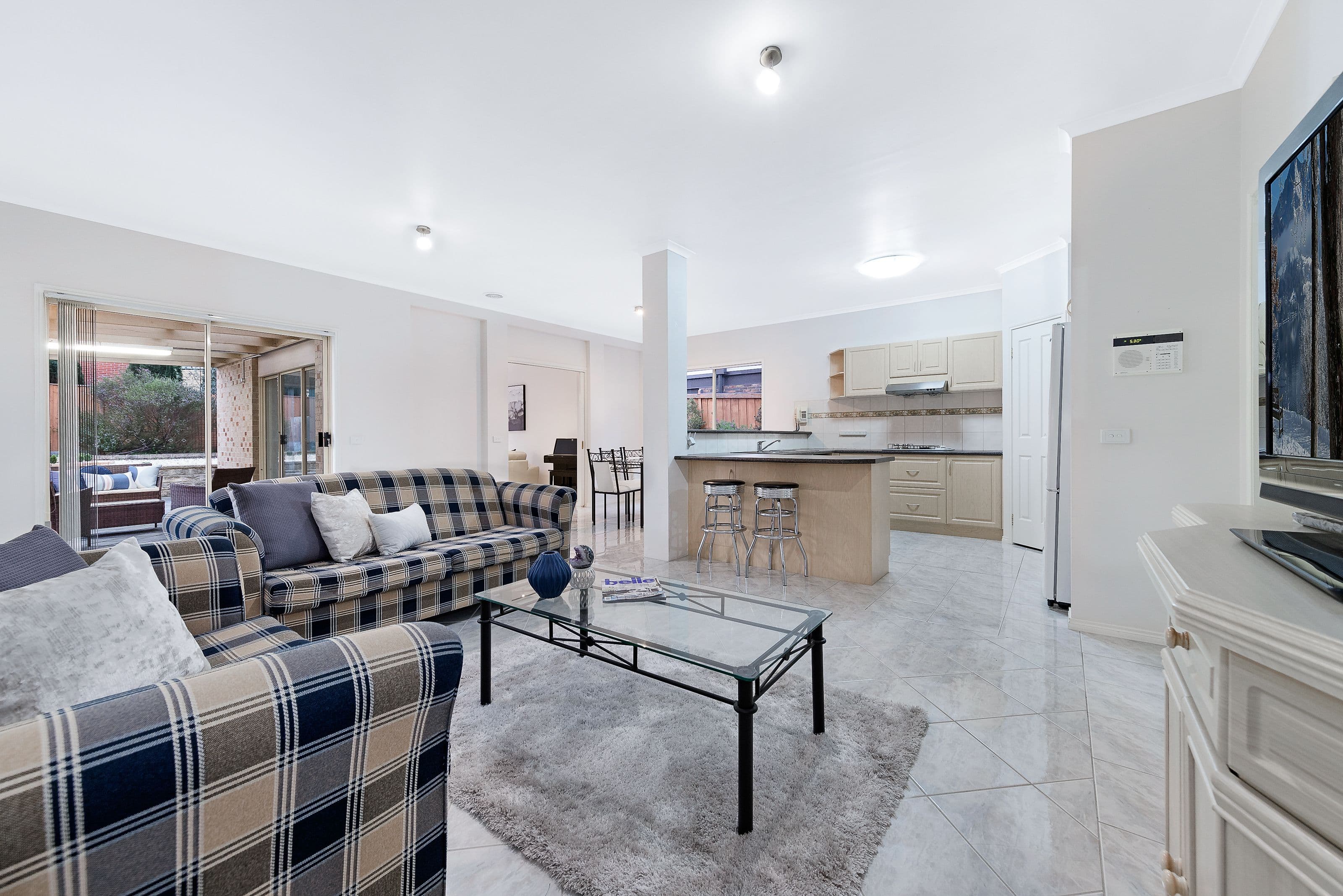 7 Autumn Court, Glen Waverley VIC 3150, Glen Waverley - Thumbnail 2