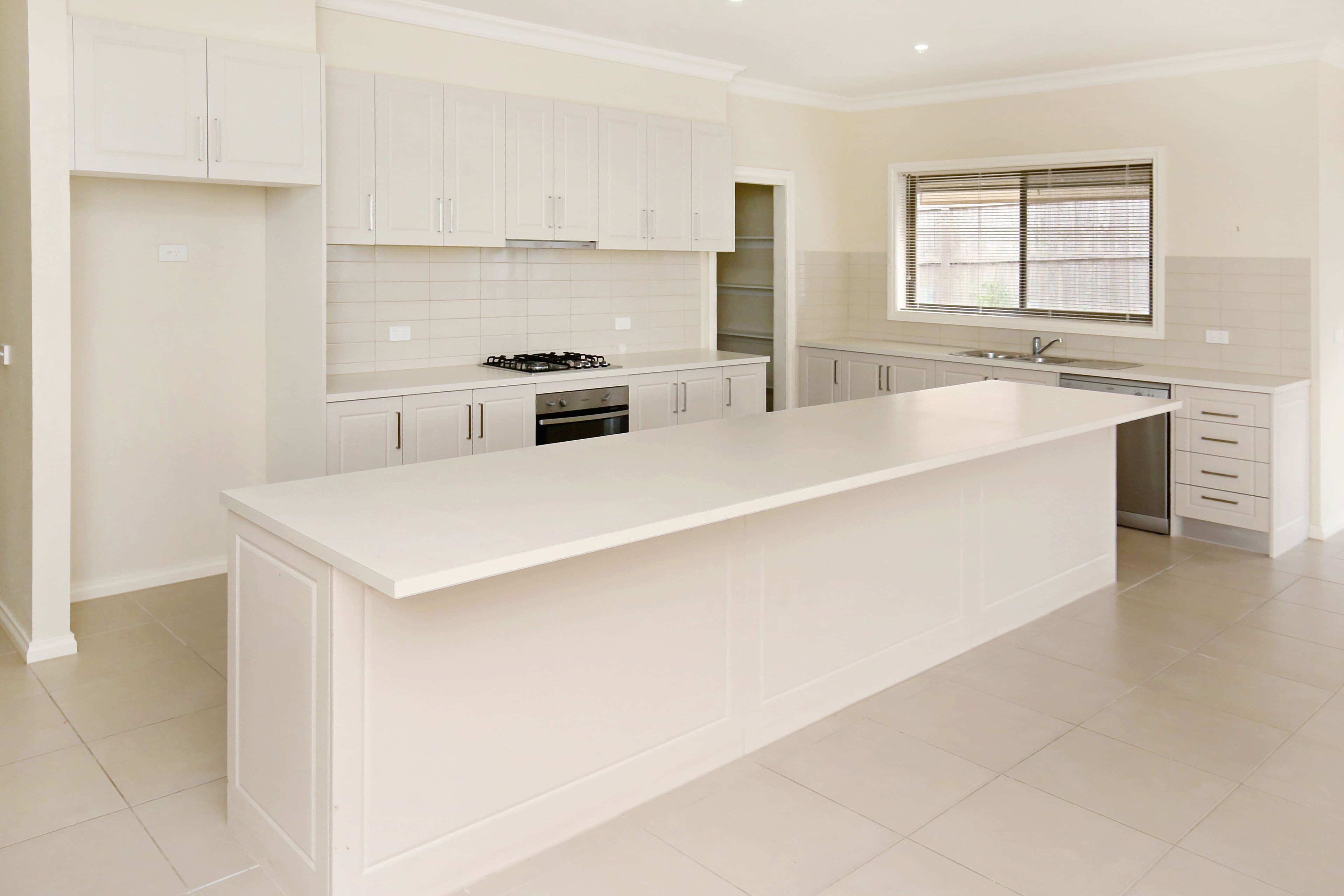14 Windsor Rise, Sunbury VIC 3429, Sunbury - Thumbnail 2