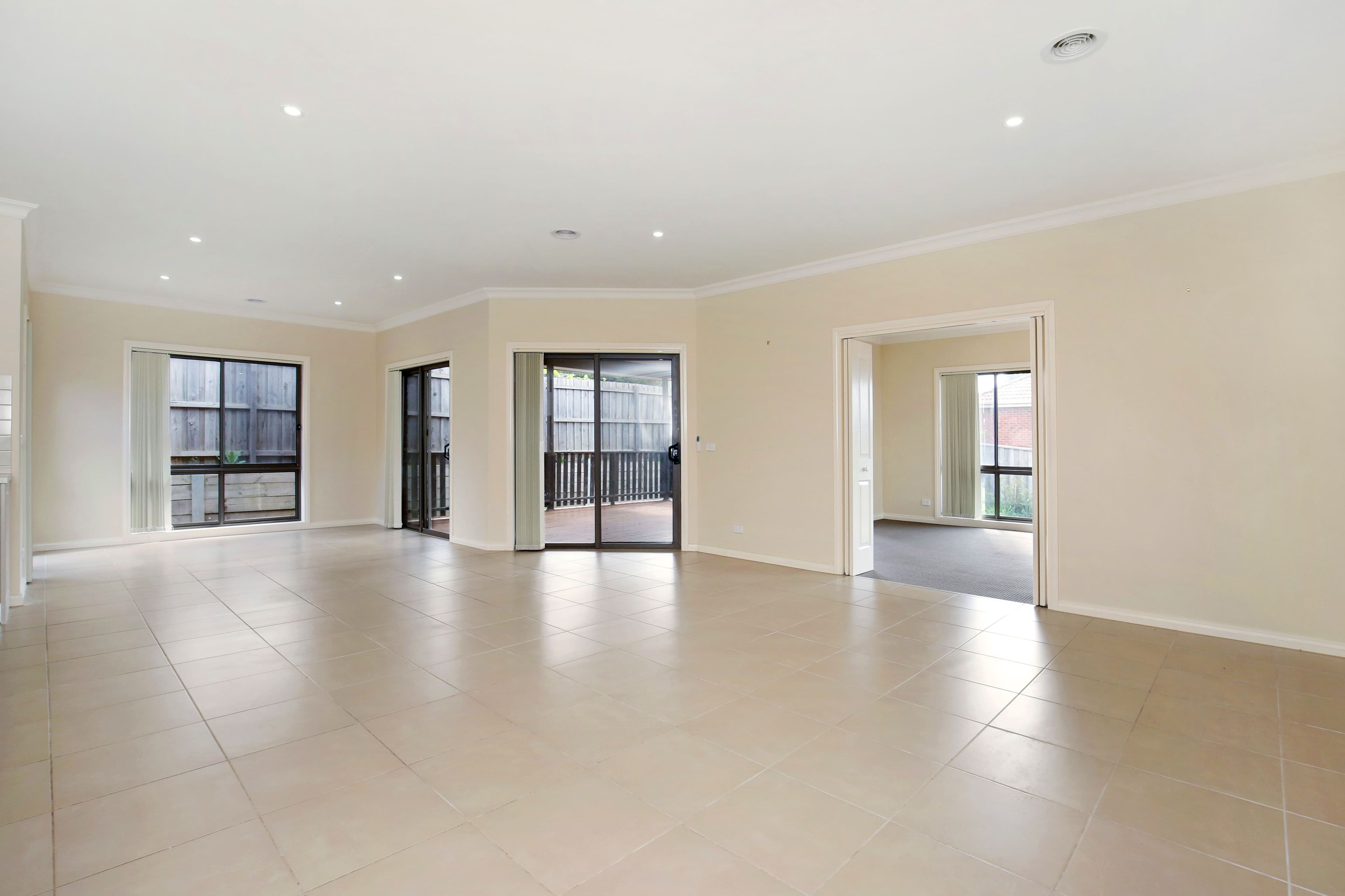 14 Windsor Rise, Sunbury VIC 3429, Sunbury - Thumbnail 4