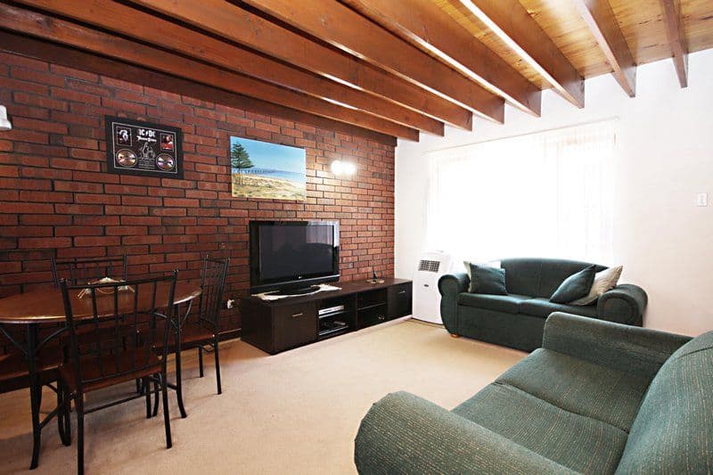 69 Glendale Road, Springvale, VIC, 3171, Springvale - Thumbnail 2