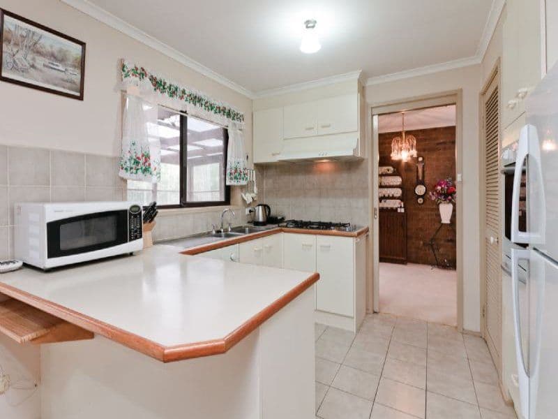 8 Radstock Place, CRAIGIEBURN VIC 3064, Craigieburn - Thumbnail 2