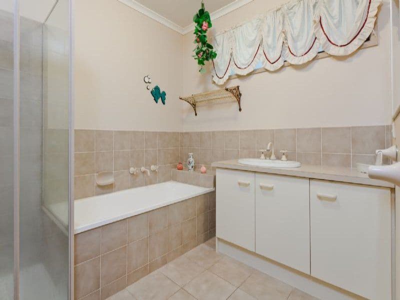 8 Radstock Place, CRAIGIEBURN VIC 3064, Craigieburn - Thumbnail 5
