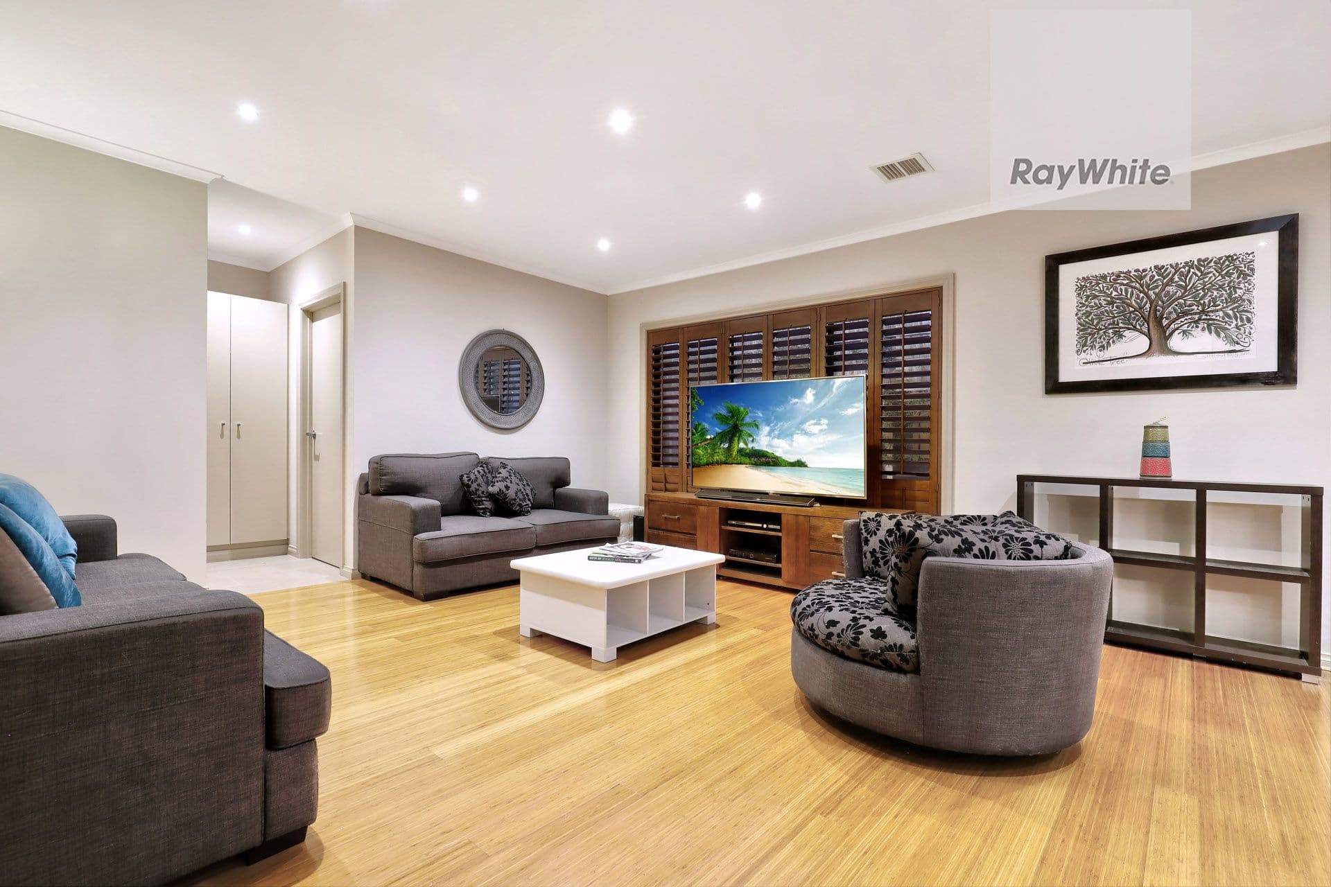 5 Ravenhill Boulevard, Roxburgh Park VIC 3064, Roxburgh Park - Thumbnail 4
