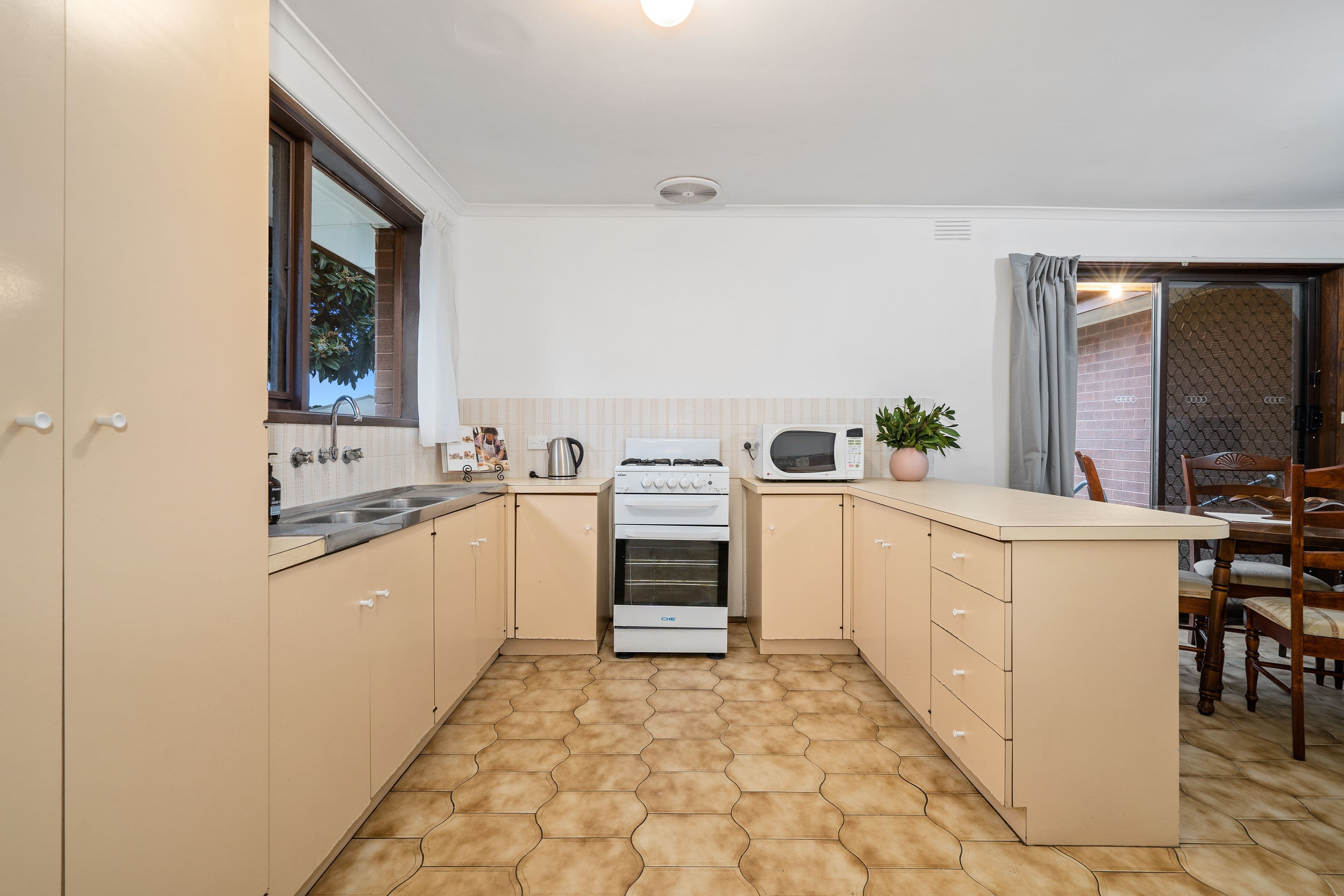 32 Holroyd Drive, Epping VIC 3076, Epping - Thumbnail 2