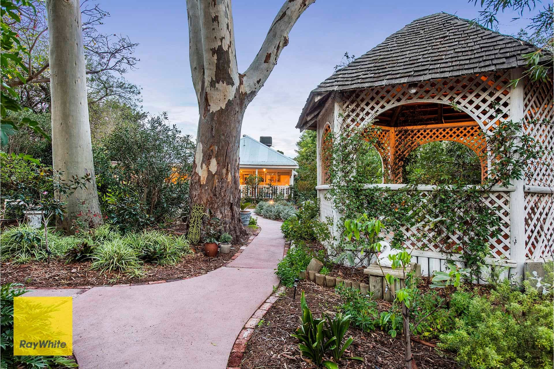 11 Berry Drive, Maida Vale WA 6057, Maida Vale - Thumbnail 2