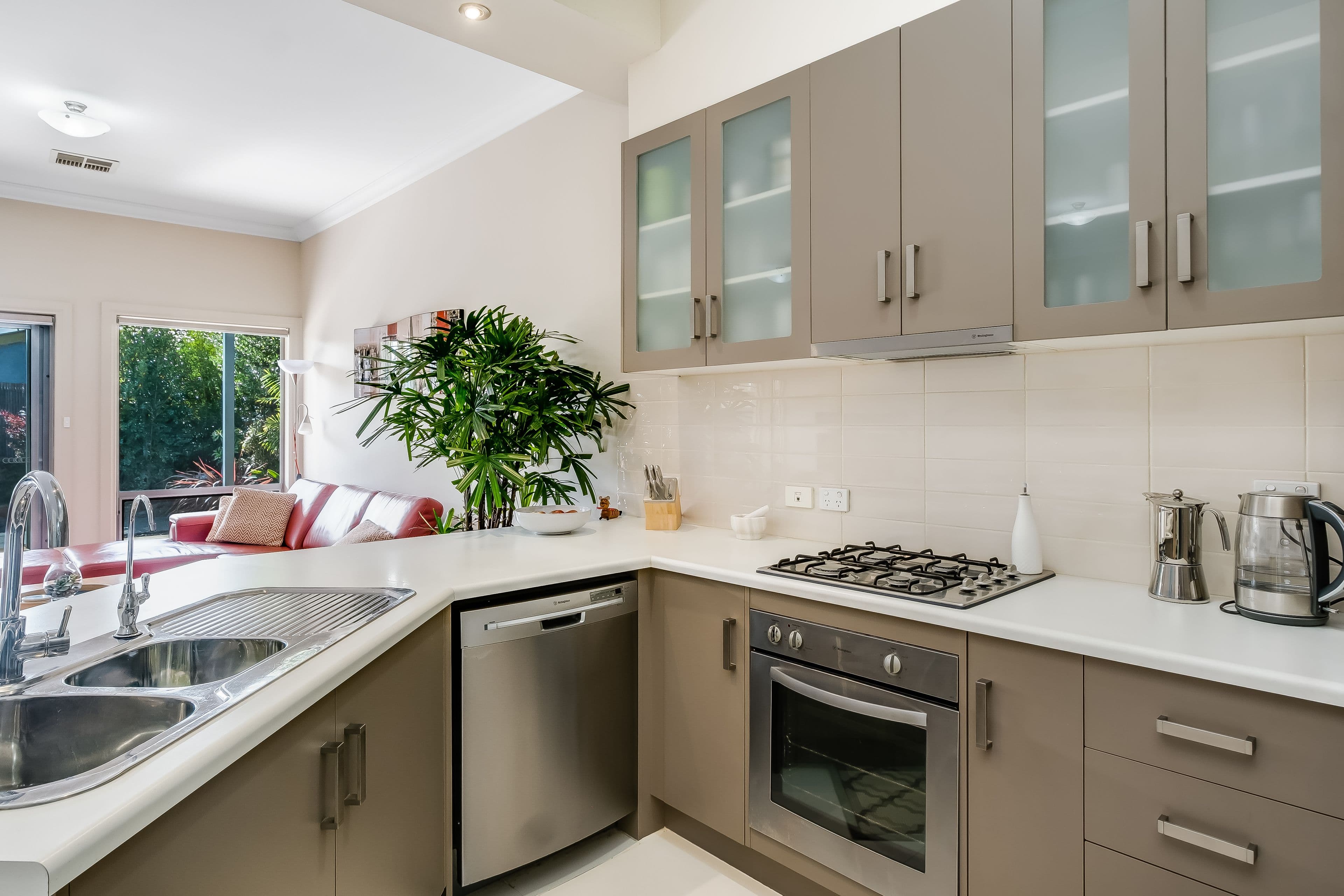 19 Meredith Avenue, Glengowrie SA 5044, Glengowrie - Thumbnail 2