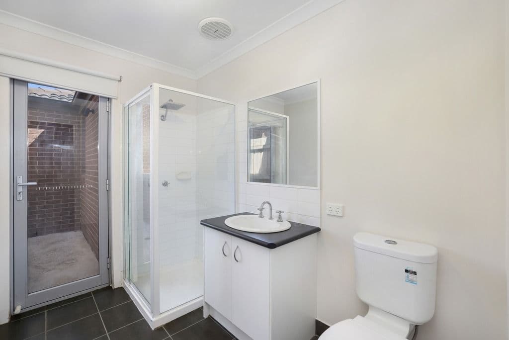32 Parawong Parade, Wyndham Vale VIC 3024, Wyndham Vale - Thumbnail 3