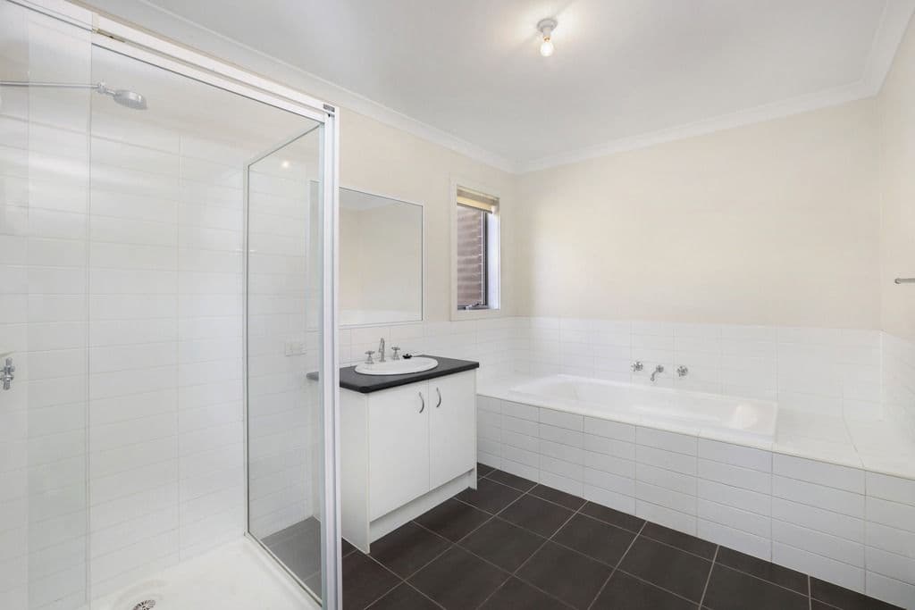32 Parawong Parade, Wyndham Vale VIC 3024, Wyndham Vale - Thumbnail 4
