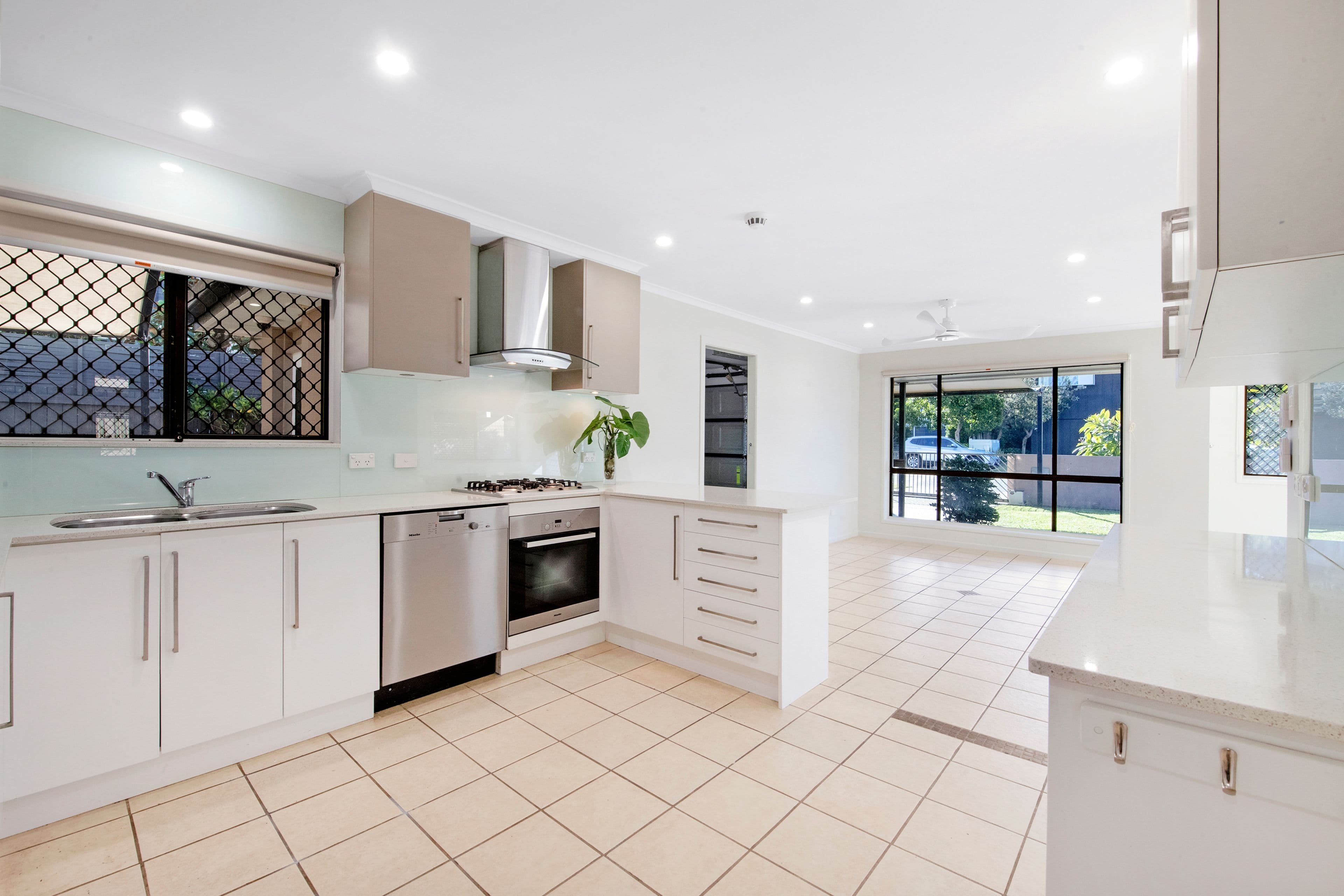 30 Francis Street, Mermaid Beach QLD 4218, Mermaid Beach - Thumbnail 8