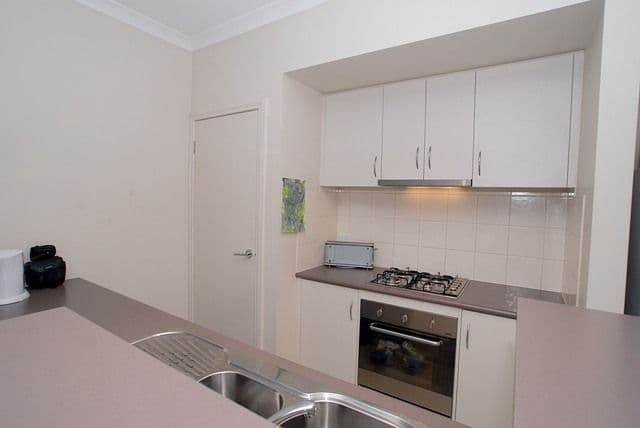 20 East Cornhill Drive, POINT COOK VIC 3030, Point Cook - Thumbnail 2