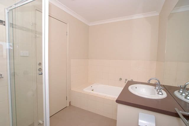 20 East Cornhill Drive, POINT COOK VIC 3030, Point Cook - Thumbnail 4