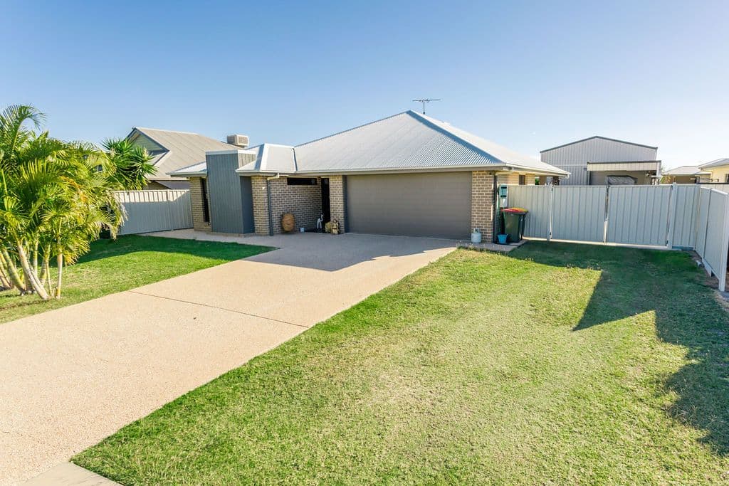 15 Glovar Street, Emerald QLD 4720, Emerald - Thumbnail 2