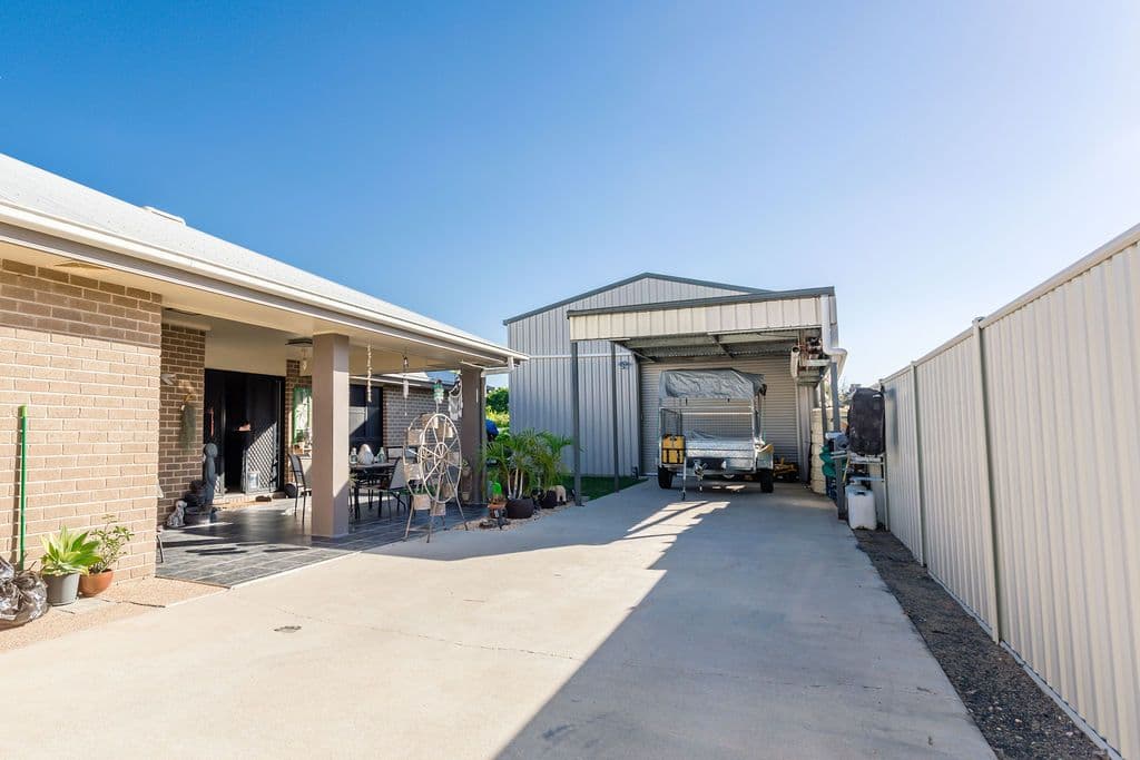 15 Glovar Street, Emerald QLD 4720, Emerald - Thumbnail 3