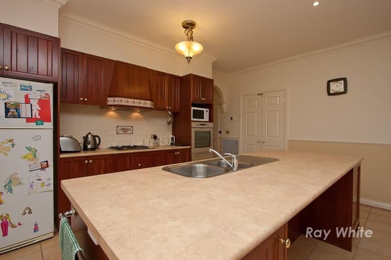 13 Macalister Place, PAKENHAM VIC 3810, Pakenham - Thumbnail 2