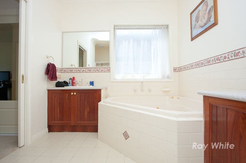 13 Macalister Place, PAKENHAM VIC 3810, Pakenham - Thumbnail 8