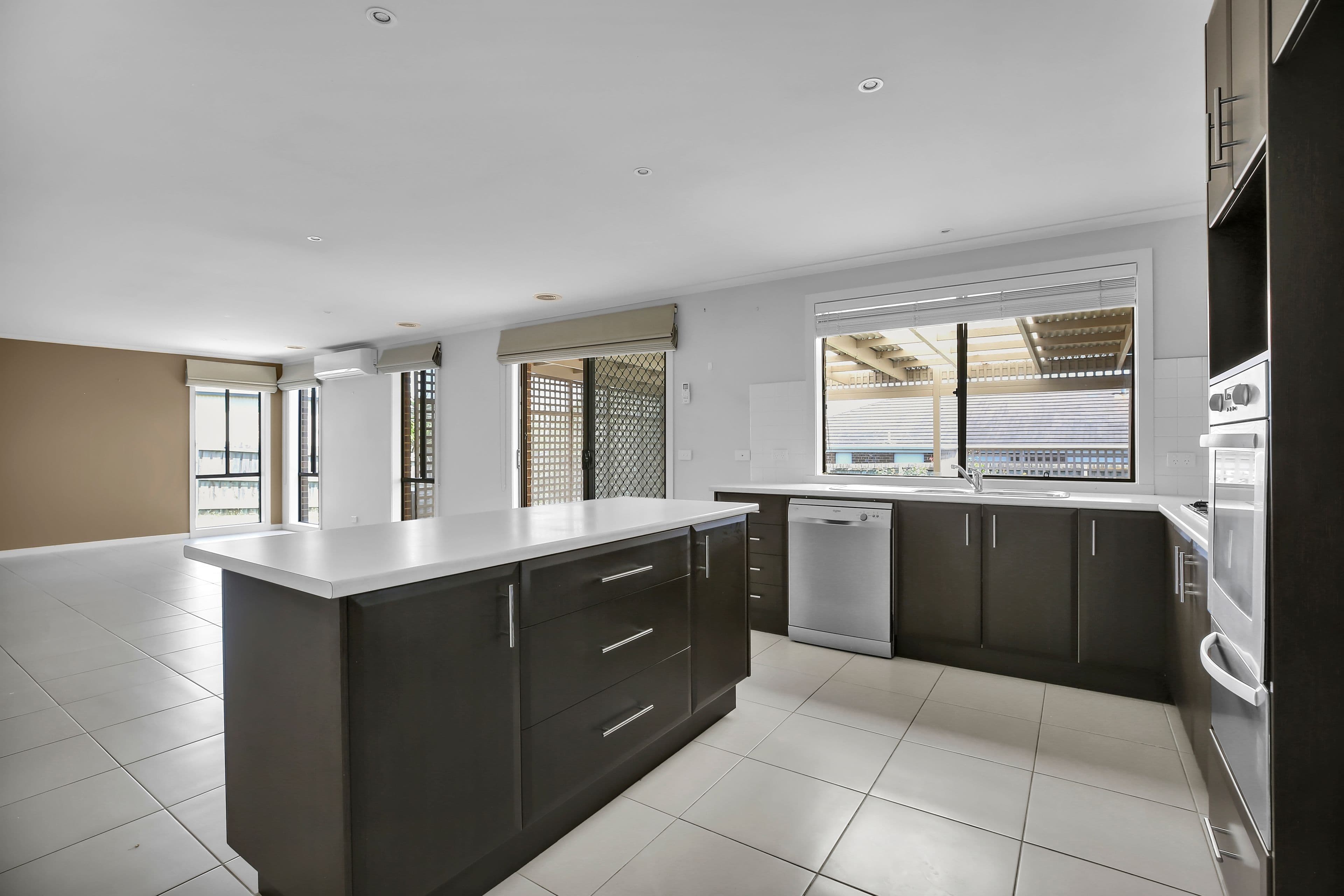 32 Davey Drive, Drouin VIC 3818, Drouin - Thumbnail 2