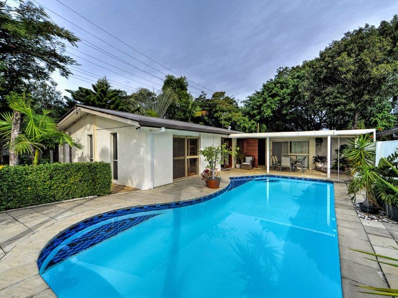 2 Sophie Avenue, Broadbeach Waters QLD 4218, Broadbeach Waters - Thumbnail 2