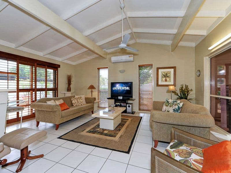 2 Sophie Avenue, Broadbeach Waters QLD 4218, Broadbeach Waters - Thumbnail 4