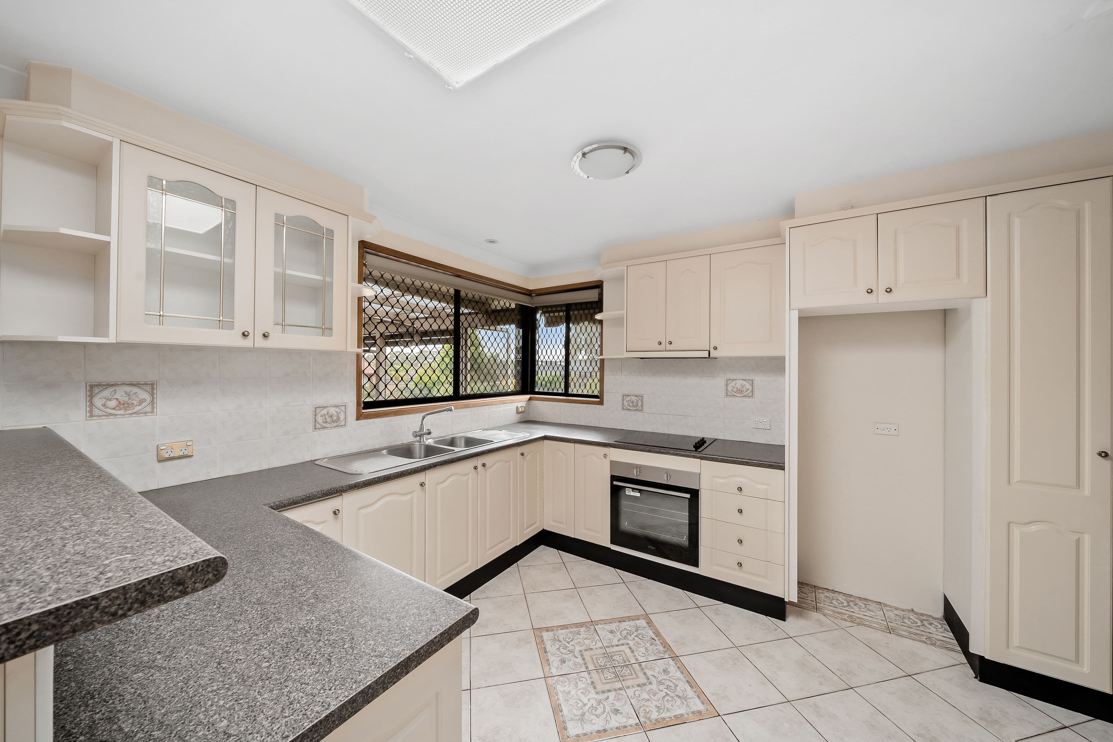 3 Malory Close, Wetherill Park NSW 2164, Wetherill Park - Thumbnail 8