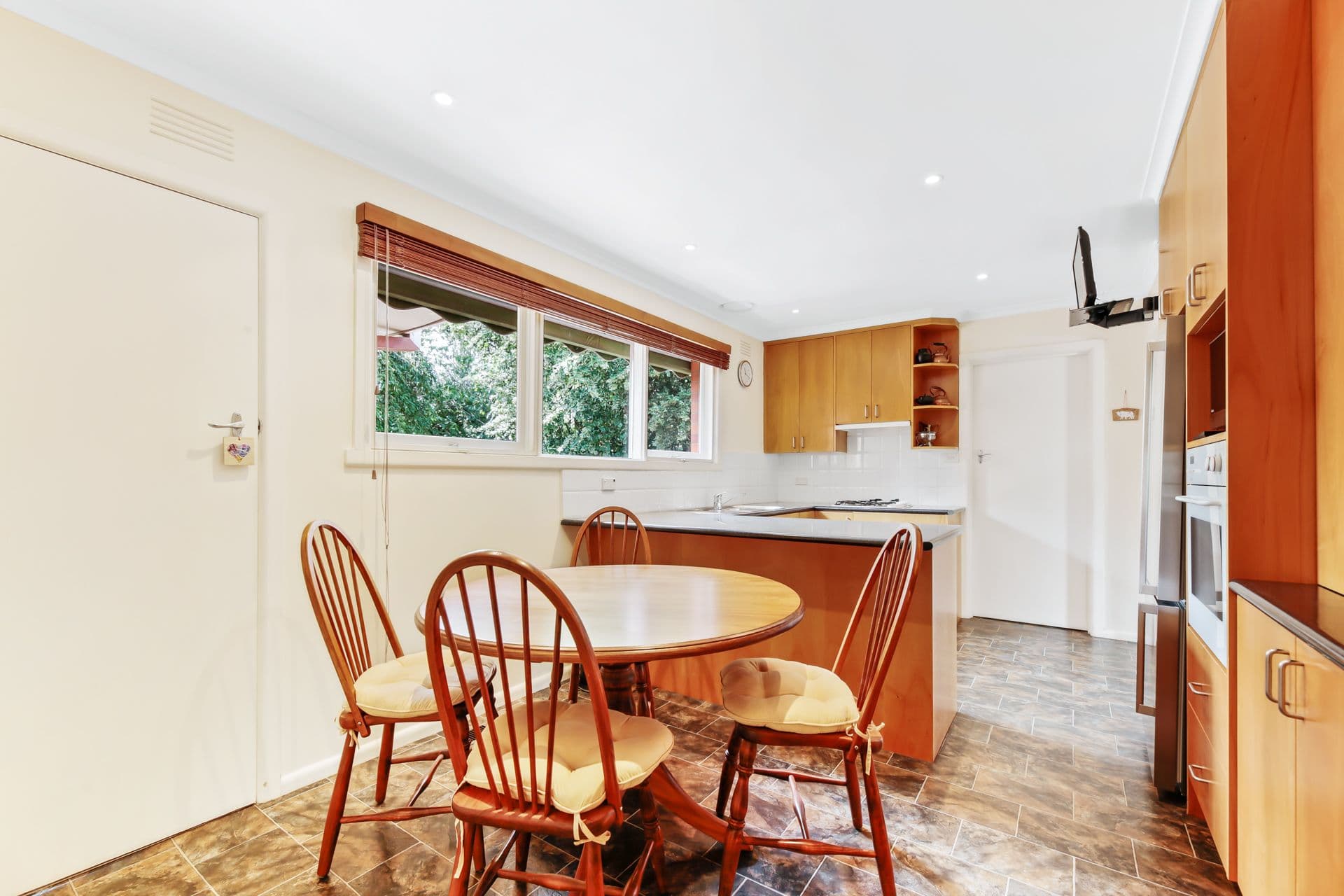 16 Laura Grove, Mount Waverley VIC 3149, Mount Waverley - Thumbnail 3