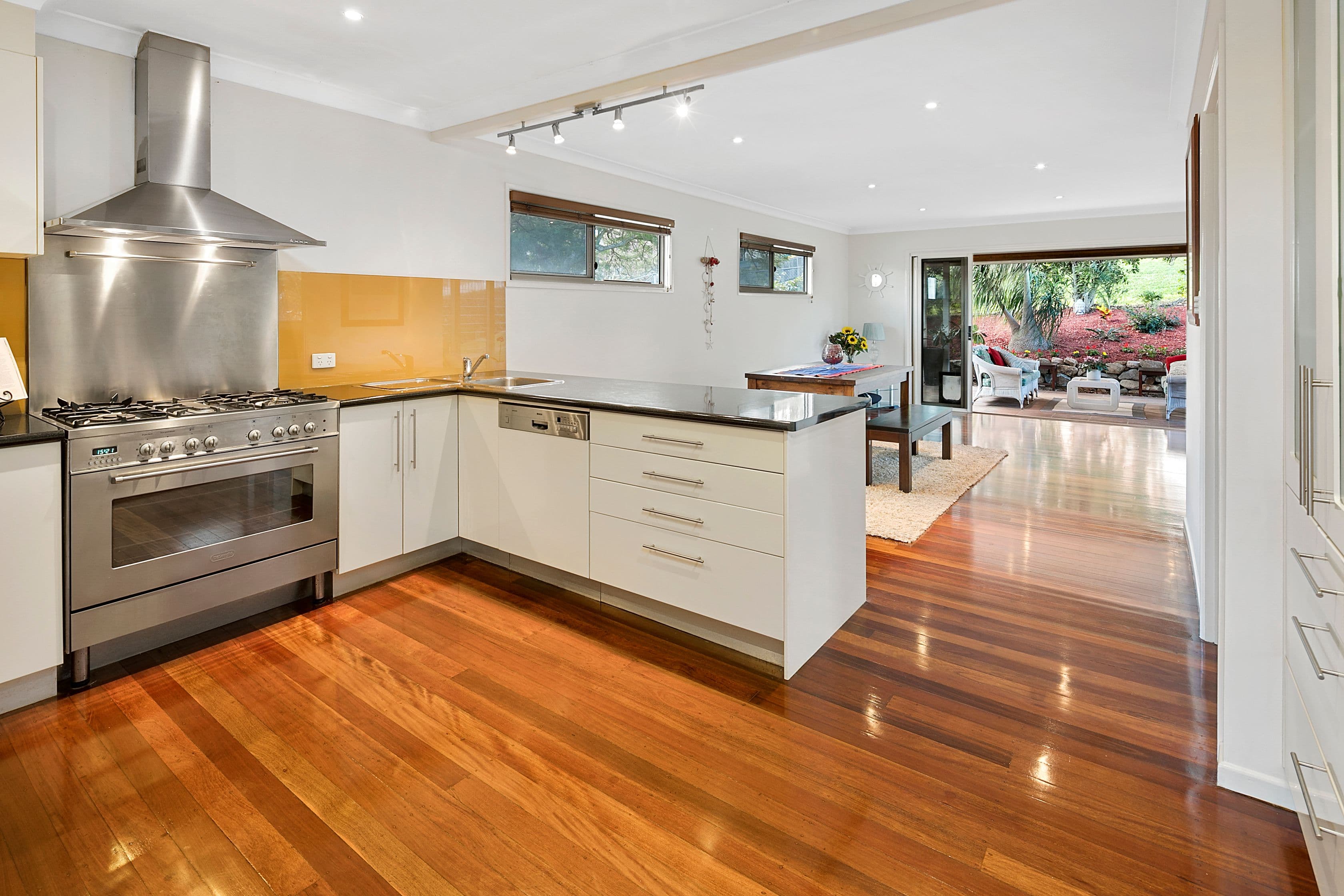 39 Hannam Street, Wynnum QLD 4178, Wynnum - Thumbnail 2