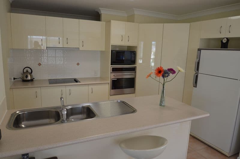 12 Leighanne Crescent, ARUNDEL QLD 4214, Arundel - Thumbnail 2