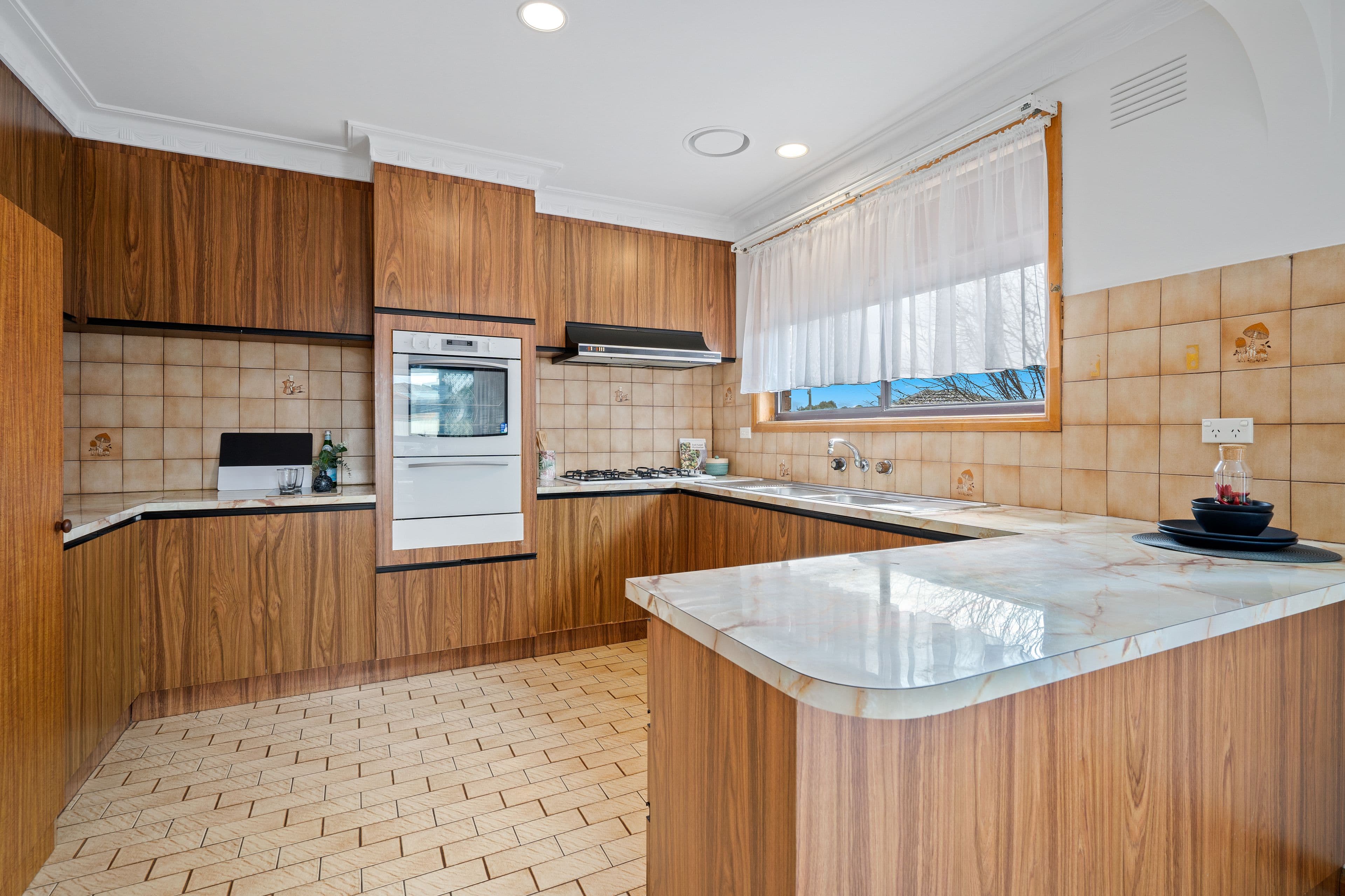 10 Harley Court, Thomastown VIC 3074, Thomastown - Thumbnail 2
