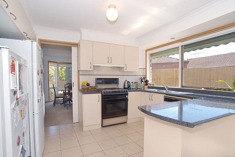 144 Kennington Park Drive, ENDEAVOUR HILLS VIC 3802, Endeavour Hills - Thumbnail 4