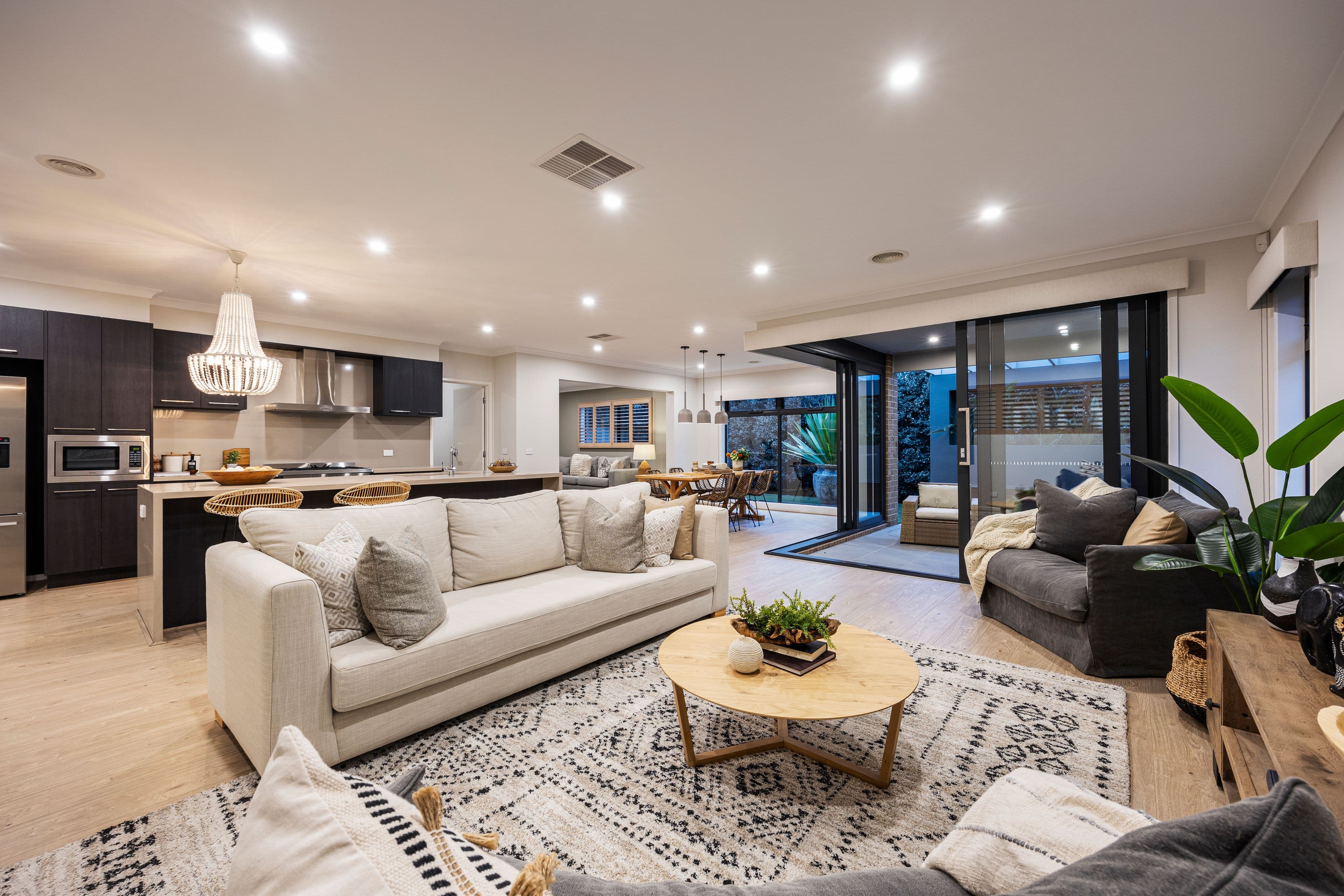9 Littleshore Crescent, Clyde North VIC 3978, Clyde North - Thumbnail 2