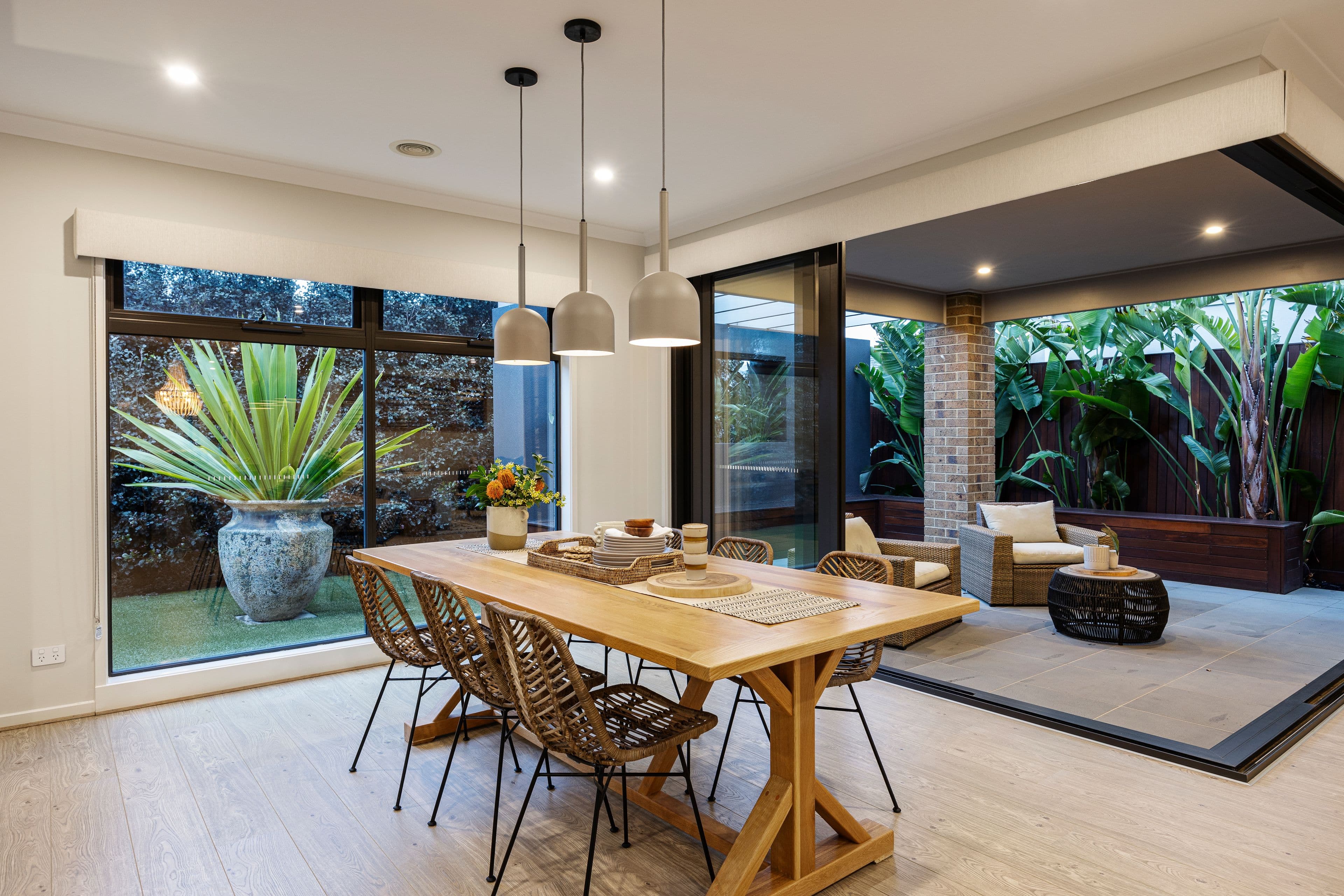 9 Littleshore Crescent, Clyde North VIC 3978, Clyde North - Thumbnail 3
